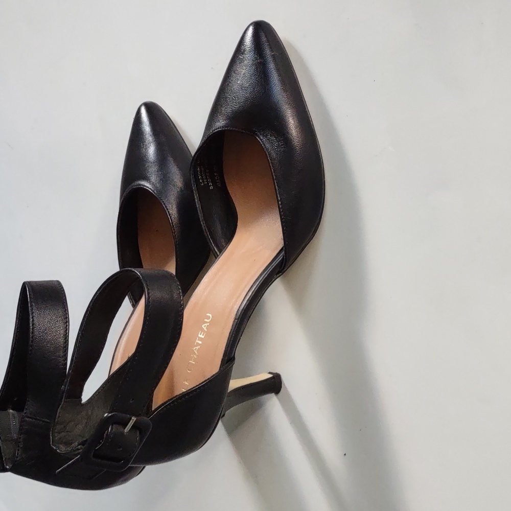 Beautiful genuine leather shoes by Le chateau
